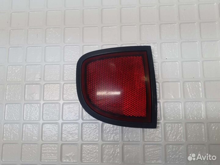 Катафот в заднее крыло Mitsubishi l200 kb 2006+