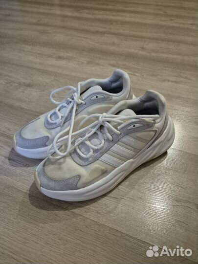 Кроссовки женские