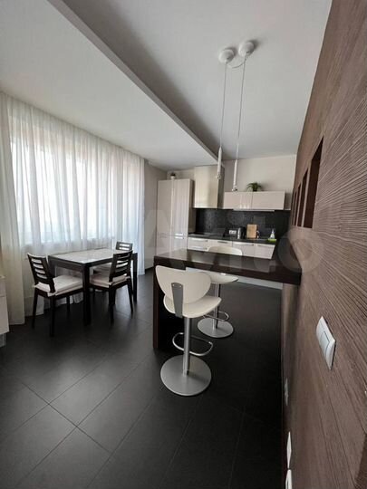 2-к. квартира, 82 м², 9/10 эт.