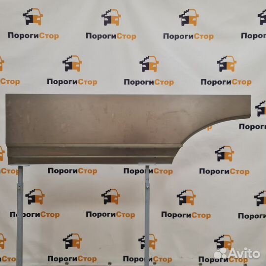 Карман перед задним правым колесом VW Crafter maxi