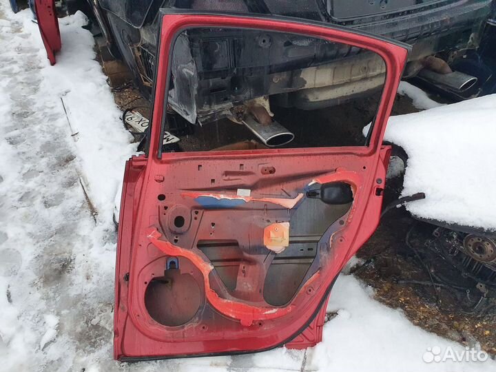 Дверь задняя правая Citroen C4 красная хетчбек с4