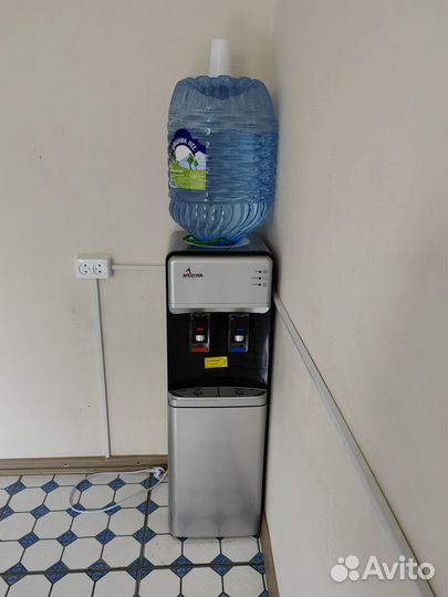 Продается кулер напольный