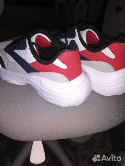 Кроссовки женские 40 размер новые