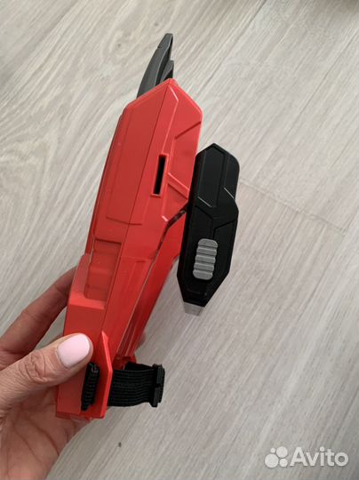 Рука героя марвел