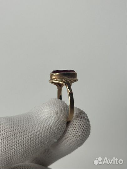 Золотое кольцо с корундом 583проба СССР