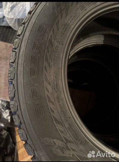 Nokian Tyres Hakkapeliitta 9 SUV 215/65 R16