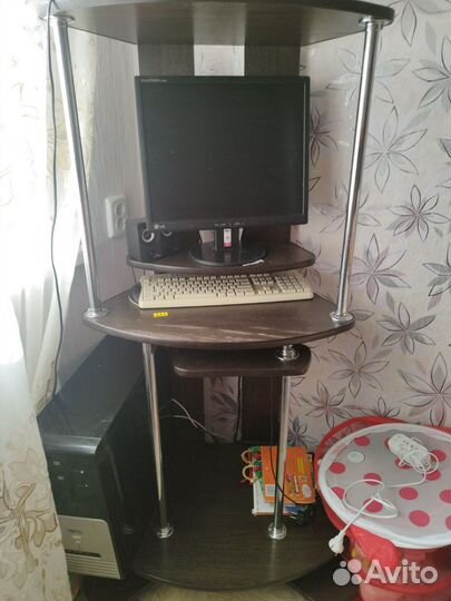 Компьютер+компьютерный стол