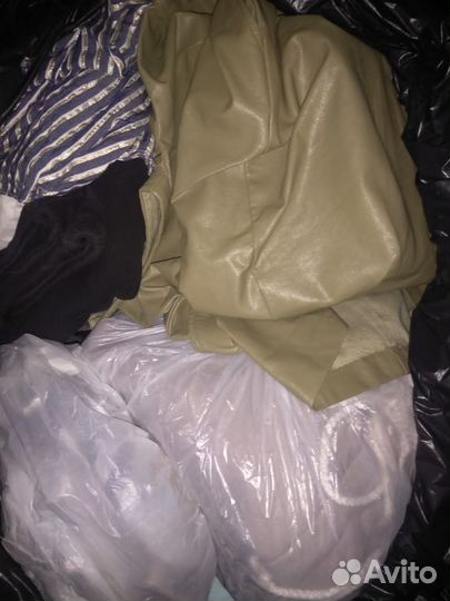 Пакетом женские вещи