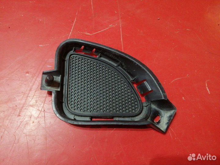 Заглушка бампера передняя правая Lexus Lx