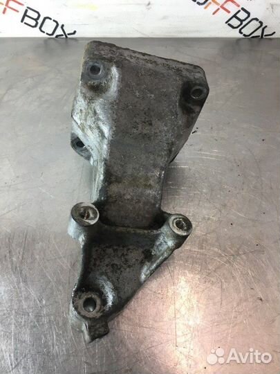 Кронштейн двигателя левый Mercedes E-Class W211