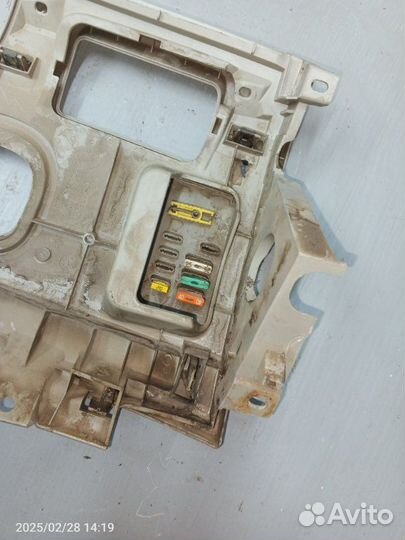 Консоль под рулевой колонкой Renault Megane K4M