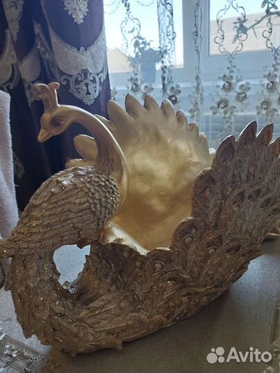 Фарфоровые вазы,Павлин,Картины и т.д