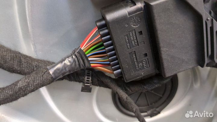 Стеклоподъемник электрический Skoda SuperB, 2005