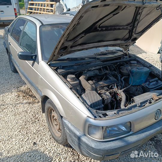 Авто в разборе Volkswagen Passat B3. 1.8