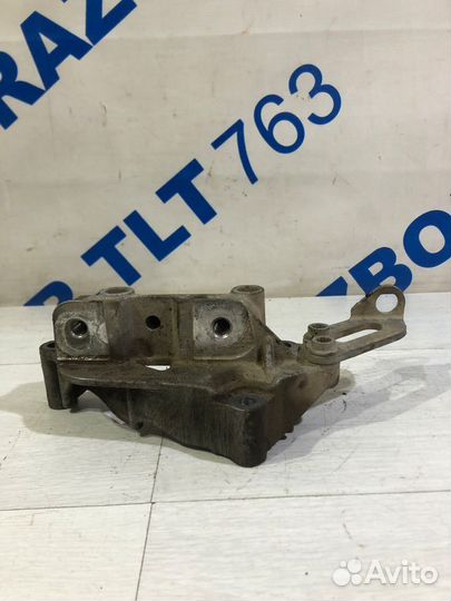 Кронштейн опоры двигателя правый skoda yeti 1.2 DS