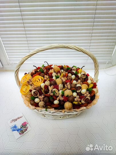 Букет из орехов и сухофруктов в подарок