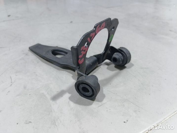 Кронштейн топливного бака