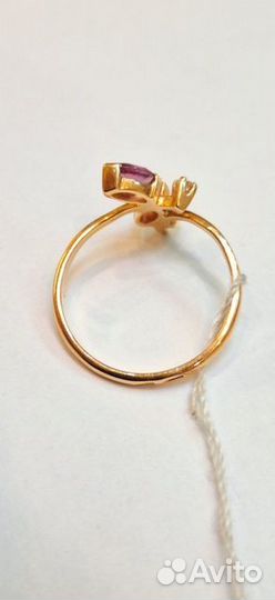 Золотое кольцо с камнем 18р
