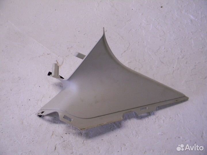 Обшивка стойки Focus III 2011