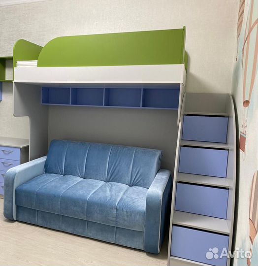 Двухъярусная кровать б/у и диван