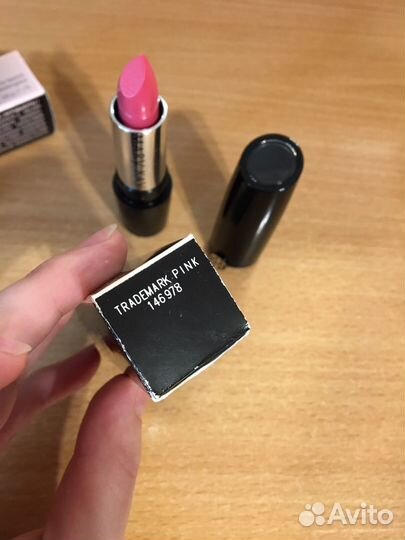 Помада Mary Kay