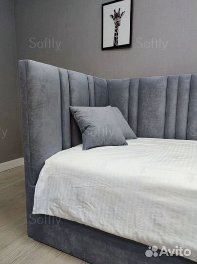 Детская кровать с мягкой спинкой