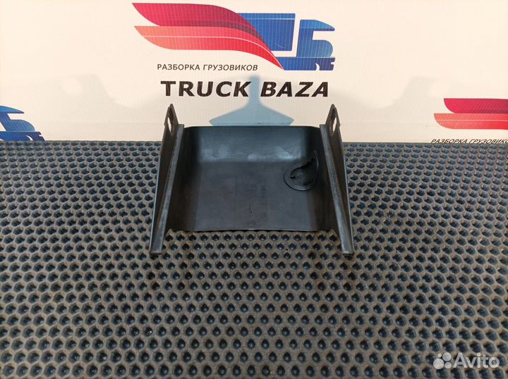 81461130114 Накладка рулевой колонки нижняя