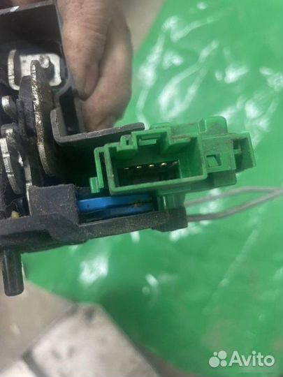 Замок двери задний Hyundai Solaris