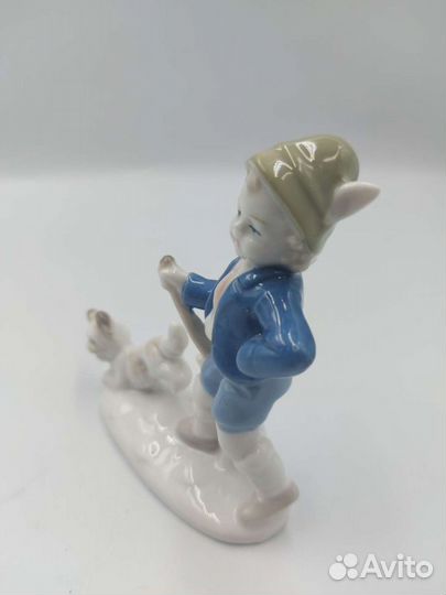 Статуэтка фарфор 