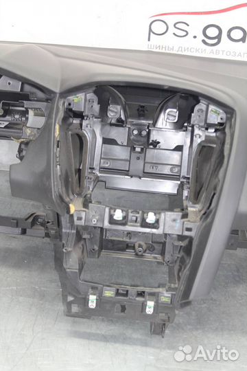 Торпедо Ford Focus 3 2011