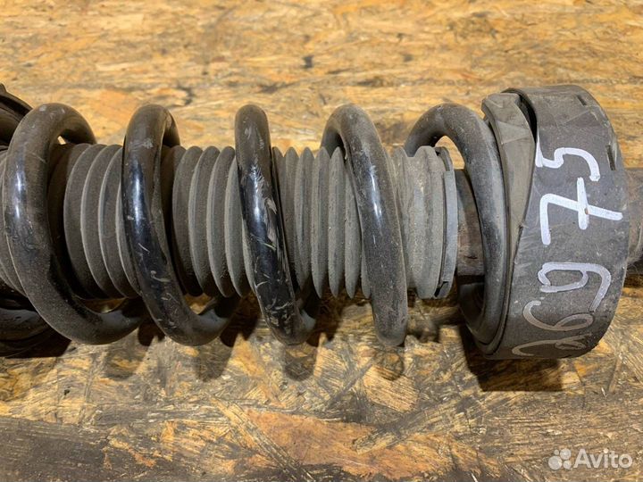 Стойка амортизатора передняя левая Volkswagen 2