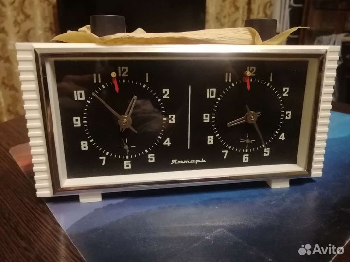 Часы шахматные янтарь