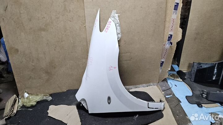 Крыло правое Mazda MPV LW
