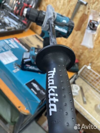 Makita DF001GZ+DC40RA-1шт+BL4040-1шт для рыбаков