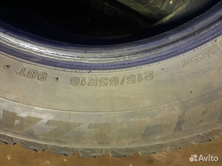 Bridgestone Blizzak Spike-02 215/65 R16