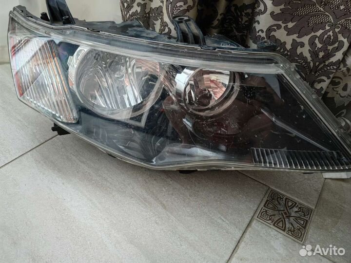 Оригинальная фара (правая) на Митсубиси Outlander