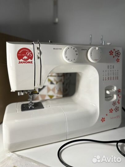 Швейная машина Janome