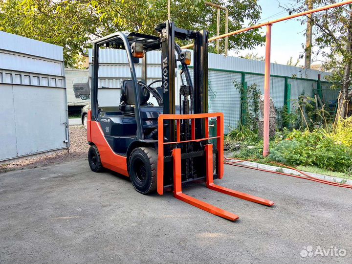 Вилочный погрузчик Toyota 62-8FD15, 2014