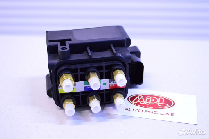 Блок клапанов пневмо Mercedes W221 W164 W166 W212