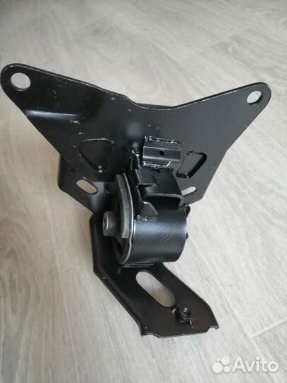Подушка двигателя новая Toyota Ractis