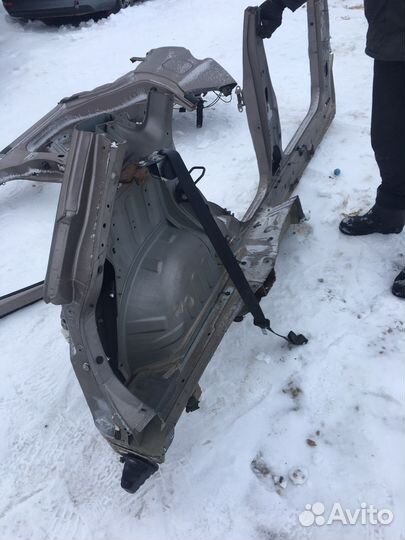 Заднее левое крыло Nissan Qashqai J10