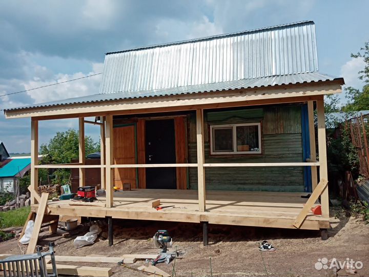 Каркасный дачный дом, сарай, веранда, забор