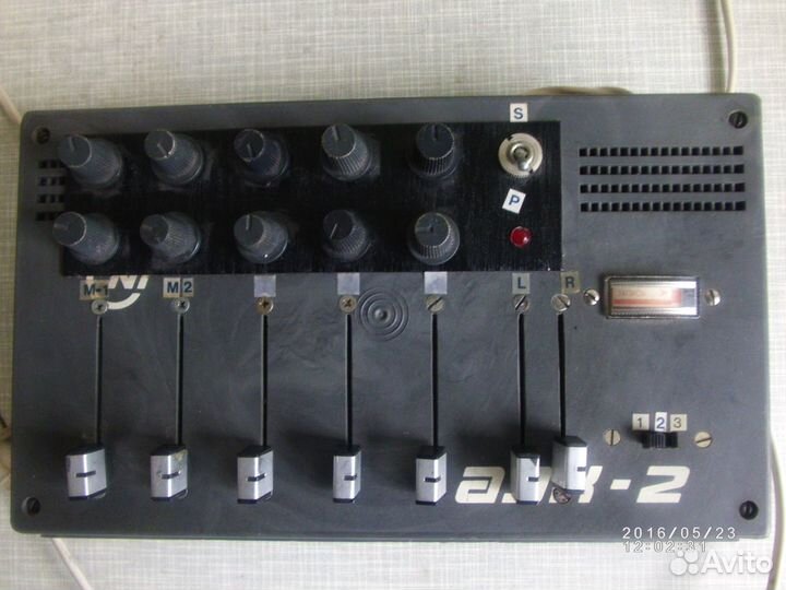 Пульт-микшер 