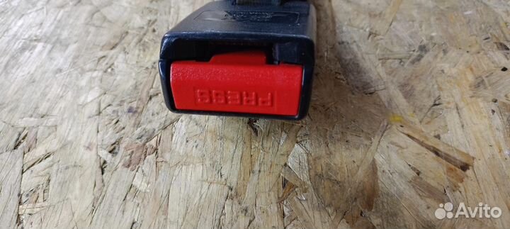 Ответная часть ремня безопасности задний Renault