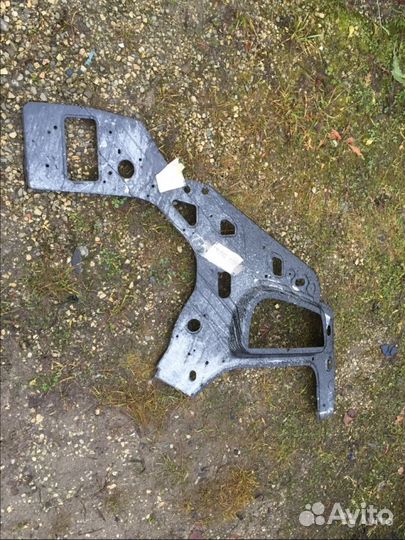 VW Tiguan Внутренний усилитель заднего крыла