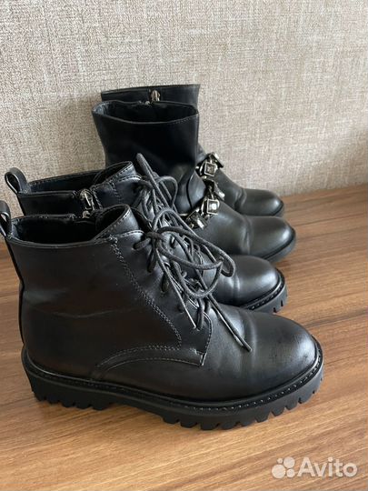 Продам три пары осенних ботинок