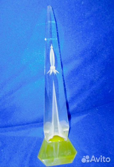 Статуэтка стеклянная, фарфоровая