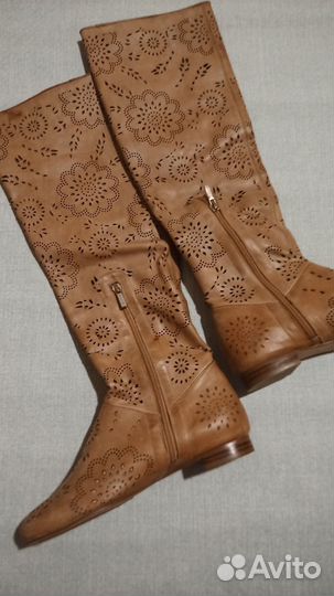 Шикарные кожаные сапоги с перфорацией
