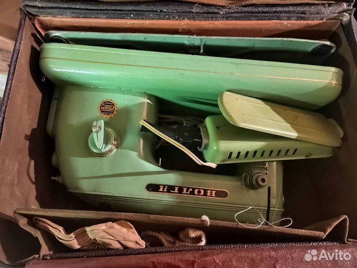 Швейная машинка Волга