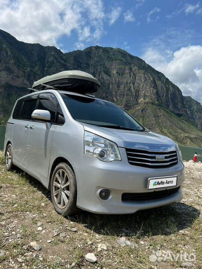 Toyota Noah 2.0 CVT, 2011, 250 000 км